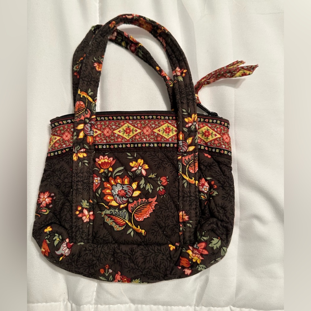 Vera Bradley “bitty Betsy” in pattern chocolat